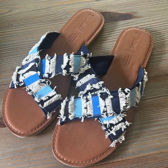Toms Shoes - Toms Fringe Crossover Viv Slip On Sandals 10